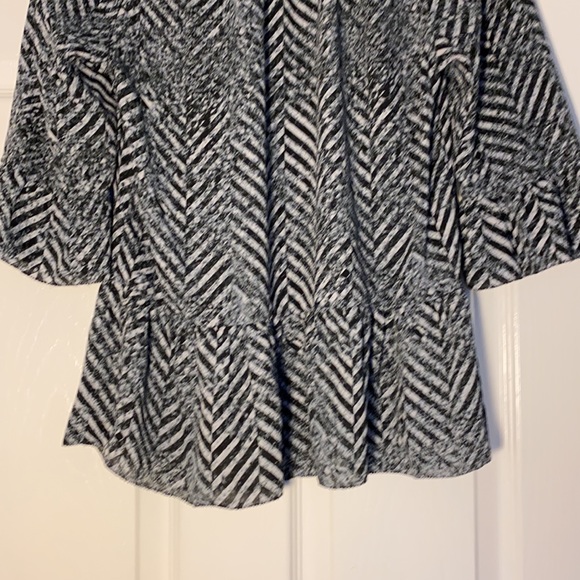 Kenzie Blk/Wht Beauty Small - Picture 8 of 8